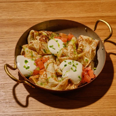 Завтрак/Блины с лососем слабой соли и муссом из сыра