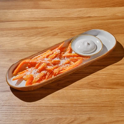Батат фри, мусс фета, пармезан